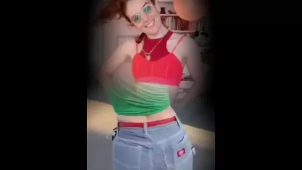 TikTok Thot With Shaved Pussy