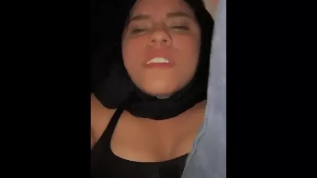 Mi amiga me pide que la folle, no espera a quitarse la ropa