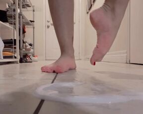 BARE FEET playing in Daddy’s CUM puddle
