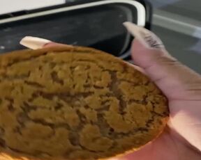 cookie crumbling