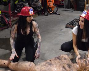 Big Tit Milf Asa Akira and Goth Best Friend Joanna Angel Give History Lesson on Pizza