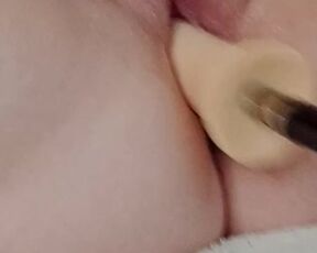 Sex machine pounds my pussy ???? one wet pussy ????