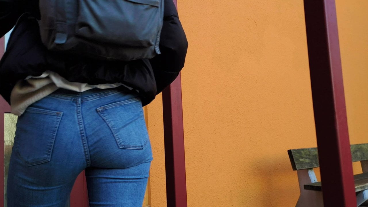 Candid - Sexy Ass In Tight Jeans