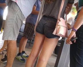 CANDID TEEN ASS IN SHORTS 34