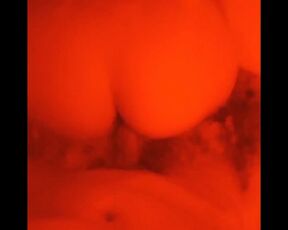 Me Rompen la Cola en el Jacuzzi