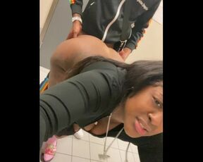 Fucking a fan at the airport in the bathroom ! Full video on onlyfans/sweettoothh