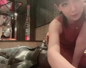バキュームベッドの上から全身フェザータッチ